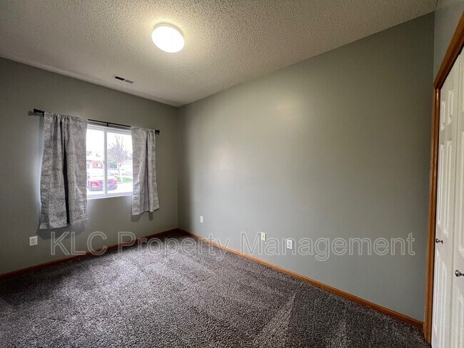 Building Photo - 2323 E Porter Ave