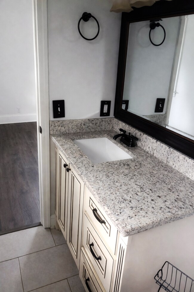 Building Photo - 82 Oliver Dr