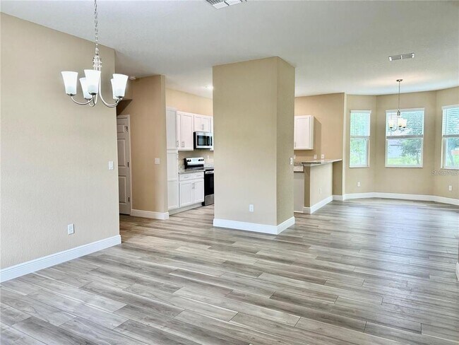 Building Photo - 13075 House Finch Rd