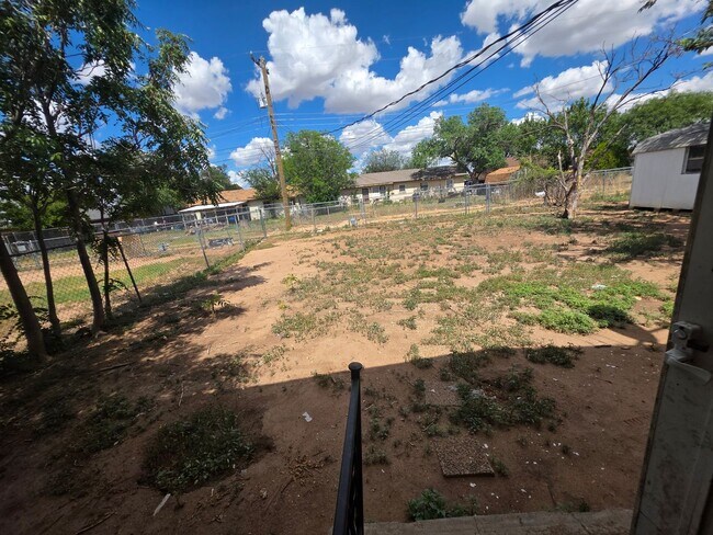 Building Photo - 3 Bed / 1 Bath Gem with Fenced Yard & Carport!