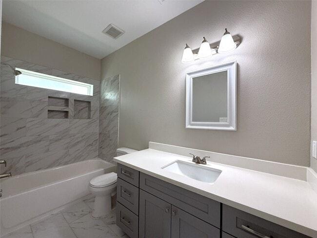 Building Photo - 2123 Bidwell Dr