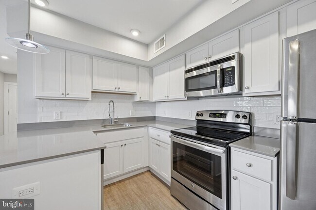 Building Photo - 502 Gerhard St