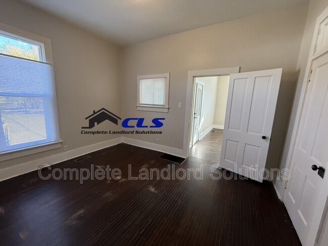 Building Photo - 932 8th Ave