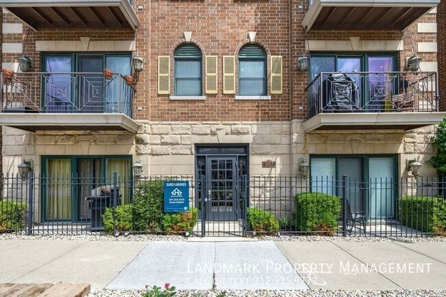 Building Photo - 1152 W Roscoe St