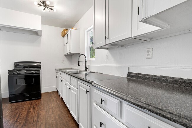 Building Photo - 725 S Washington Ave