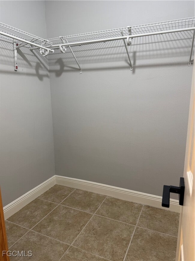 Building Photo - 6331 Royal Woods Dr