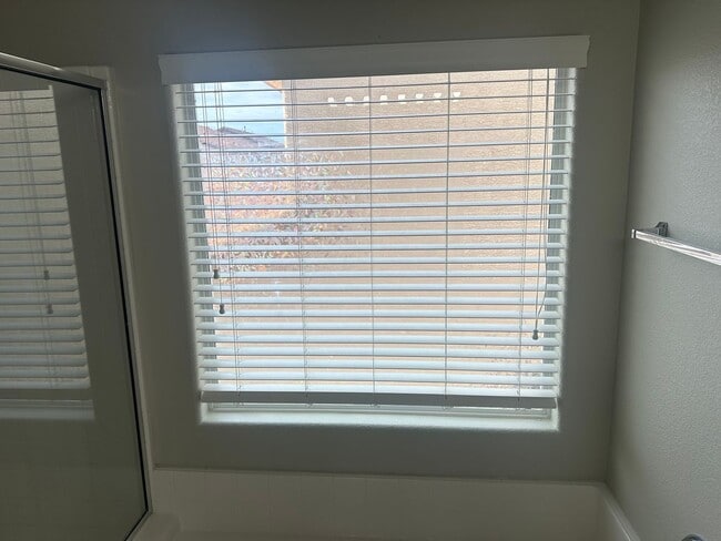 Building Photo - Henderson!!! Community: Cadence!! 4 Bedrooms!!! Bed & Full bath downstairs!! Loft/computer area u...