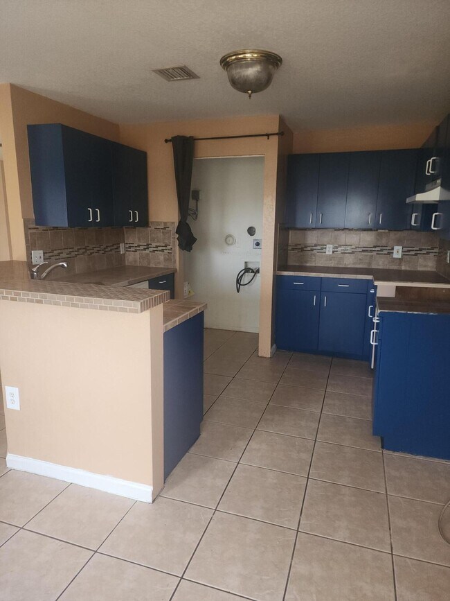Building Photo - 8804 NW 38th Dr