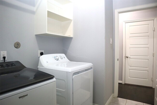 Building Photo - 4553 New Country Dr