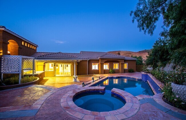 Building Photo - 40 Saddlebow Rd