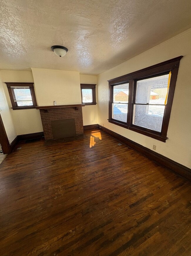 Building Photo - 3 bedroom 1 bathroom single family home