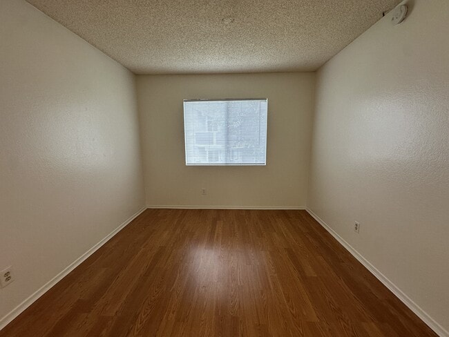 Building Photo - 3653 Oak Creek Dr