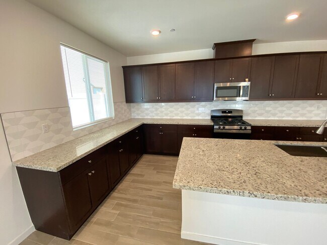 Building Photo - Beautiful Home with Solar