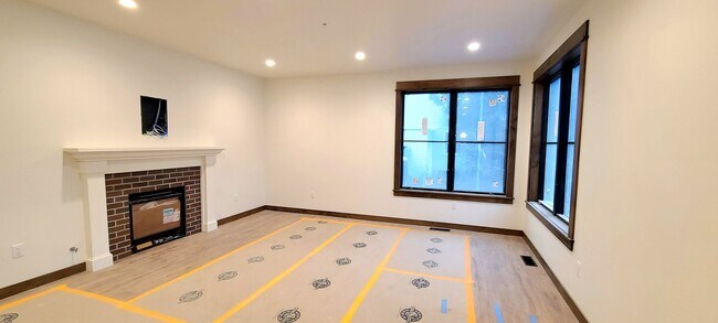 Building Photo - 824 S 8th Ave