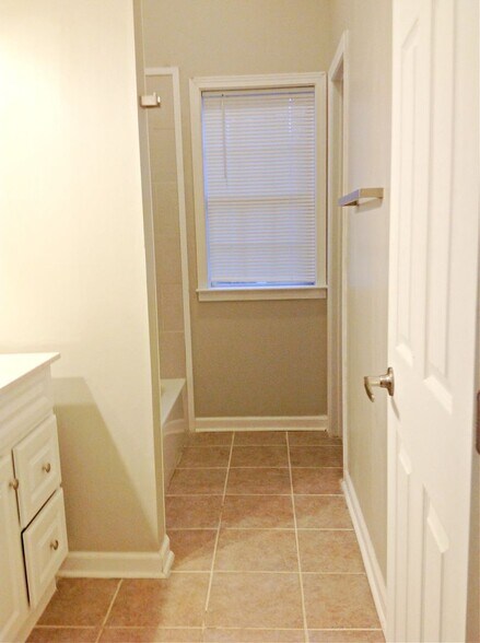 Master bathroom - 218 Barfield Ave SW