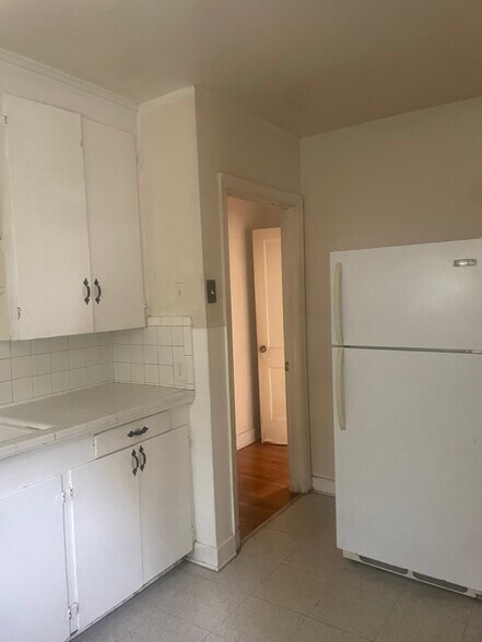 Building Photo - 849 Geranium St