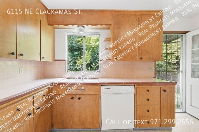 Building Photo - 6115 NE Clackamas St