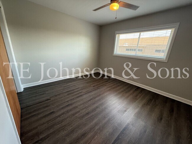 Building Photo - 1 Bedroom Minutes from The School of the Arts!