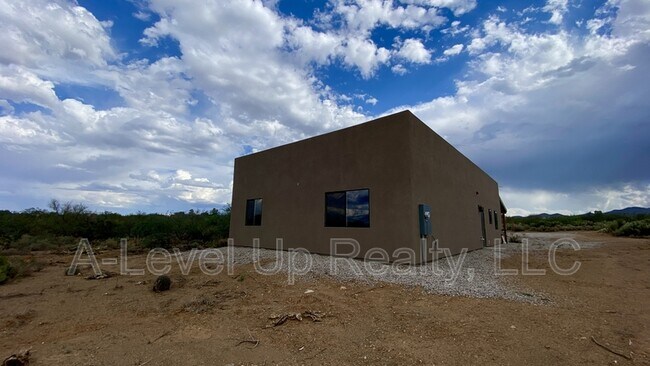 Building Photo - 3705 E Wetstones Rd