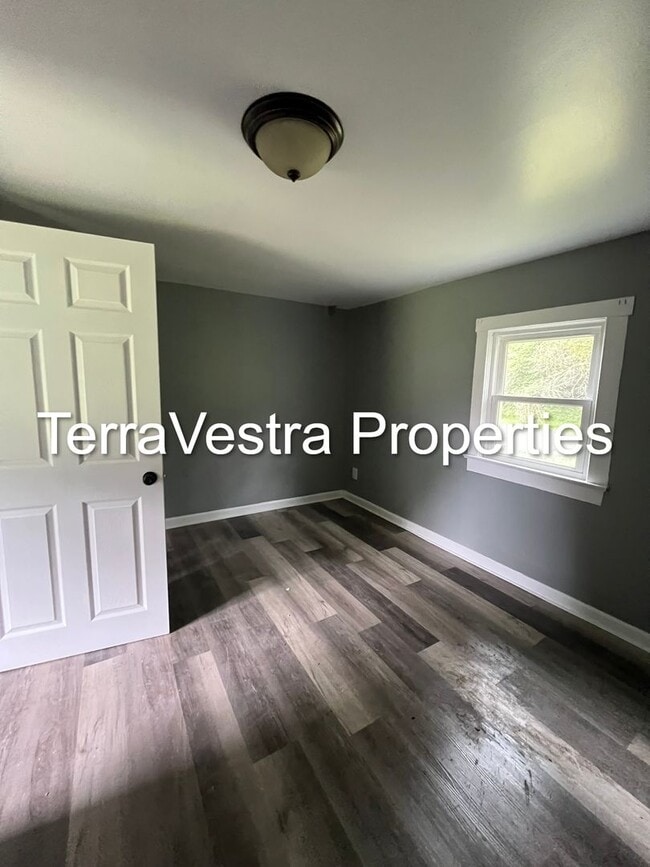 Building Photo - 3 Bed in Williamstown! Eligible for $500 S...