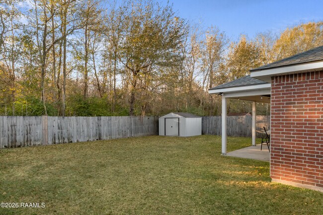 Building Photo - 128 Bottle Brush Ln
