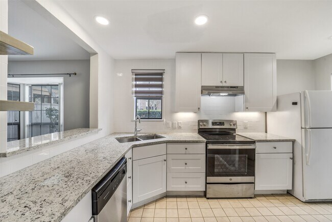 Building Photo - 767 Bering Dr