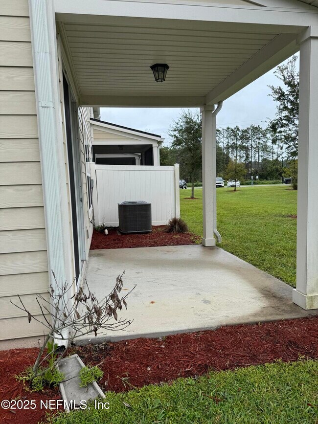 Building Photo - 398 Richmond Dr