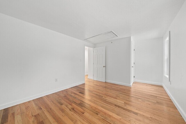 Building Photo - 4 Oaken Bucket Ln