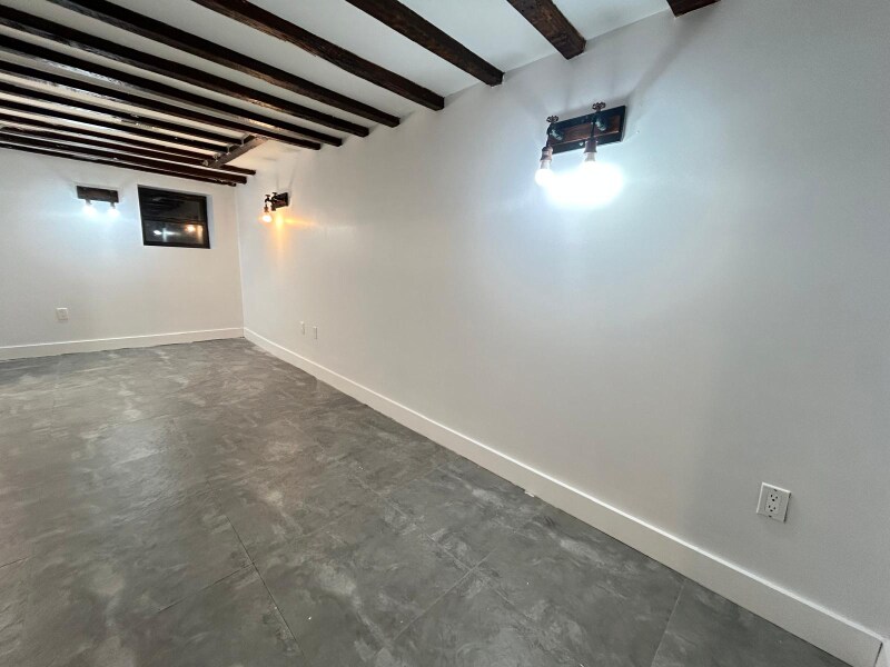 Building Photo - 398 Crescent St.