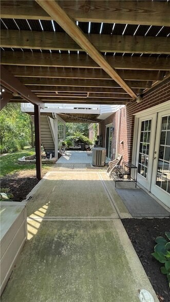 Building Photo - 574 E Vanderbilt Dr