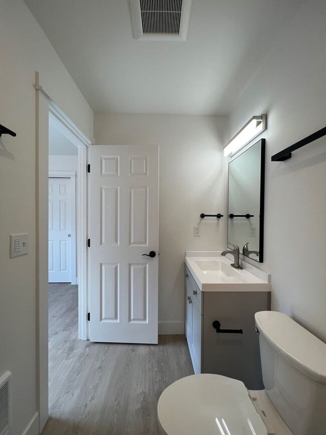 Building Photo - Newer 3 Bedroom Duplex with Gorgeous River Views