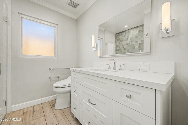 Building Photo - 5539 N 19th St