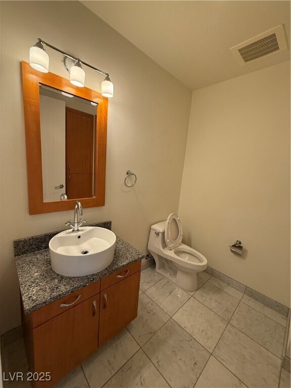 Building Photo - 4575 Dean Martin Dr