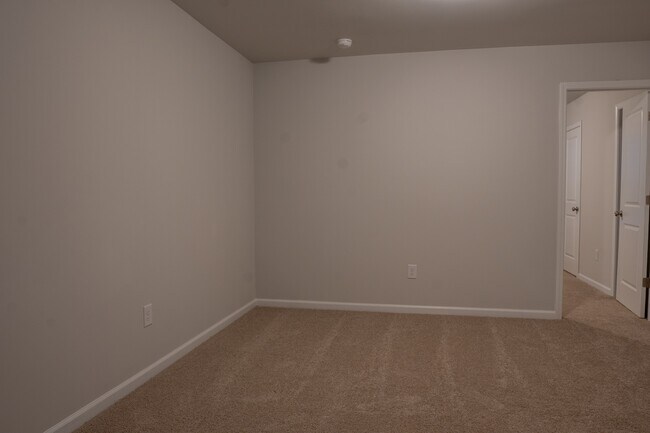 Building Photo - 133 Gervais Cir