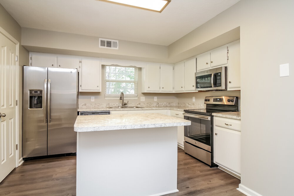 Building Photo - 3079 Roscommon Dr