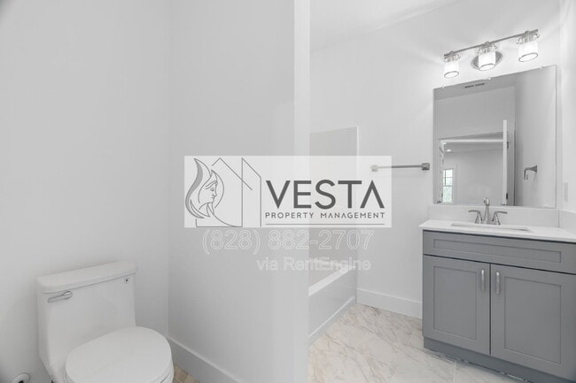 Building Photo - 510 Deaverview Rd