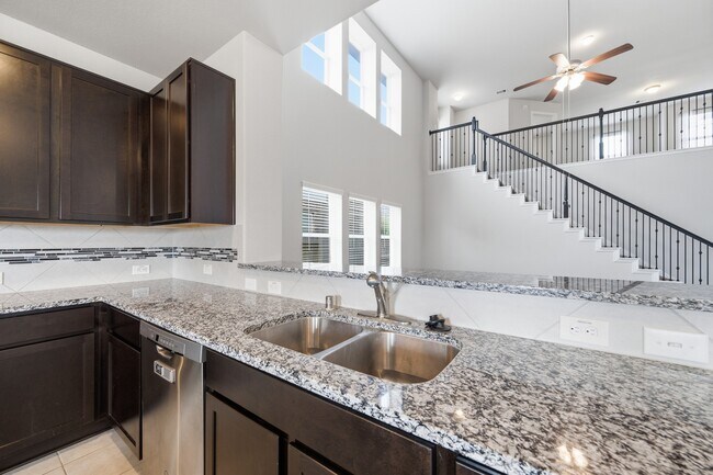 Building Photo - 10402 Matterhorn Dr