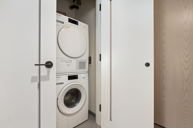 Building Photo - Luxury Studio Living at Park Ward Village #1708