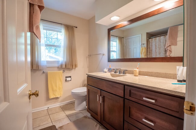 Building Photo - 3501 Saratoga Ave