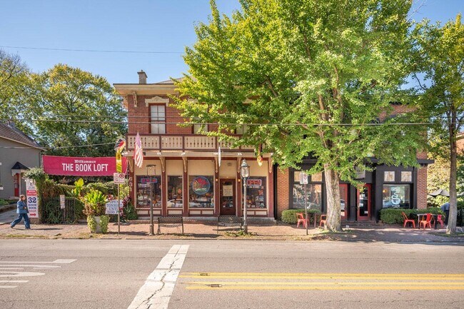 Building Photo - 561 S 5th St