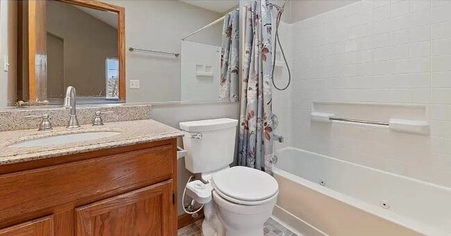 Building Photo - 1213 Darnell Dr