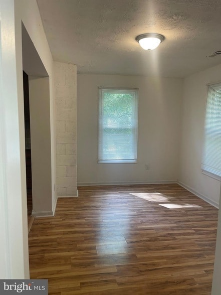 Building Photo - 6740 Solomons Island Rd N