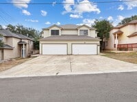 Building Photo - Stylish & Spacious 3-Bedroom Home Perfect for Students and Families