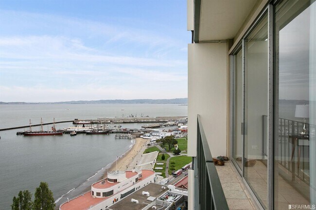 Building Photo - 1050 North Point St