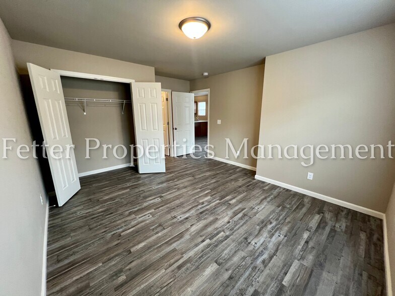 Building Photo - 5284 Canyon Cir
