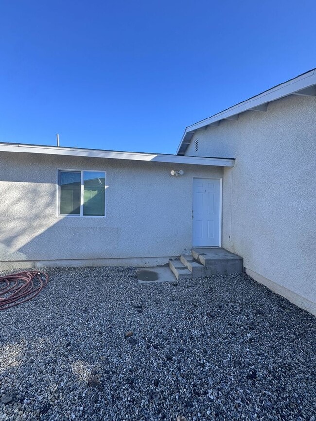 Building Photo - 1906 Filson St UNITS A, B, C