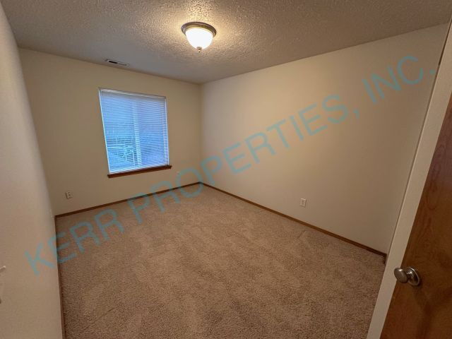 Building Photo - 1594 NE Cleveland Ave