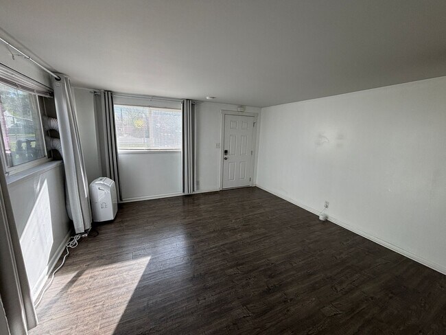Building Photo - 517 N 900 W