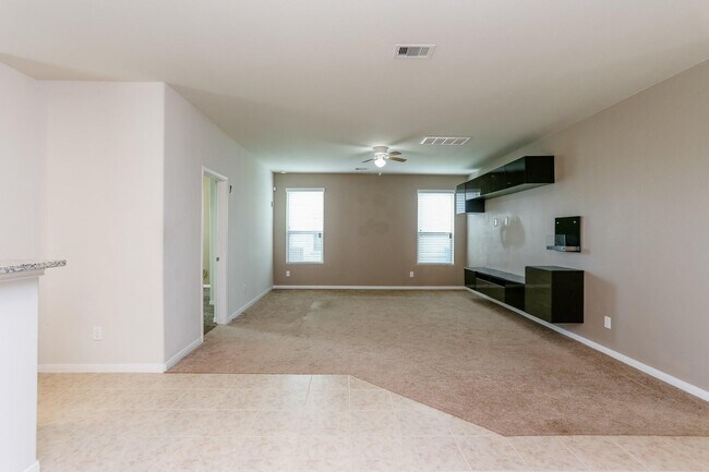 Building Photo - 914 Canyon Hill Ln