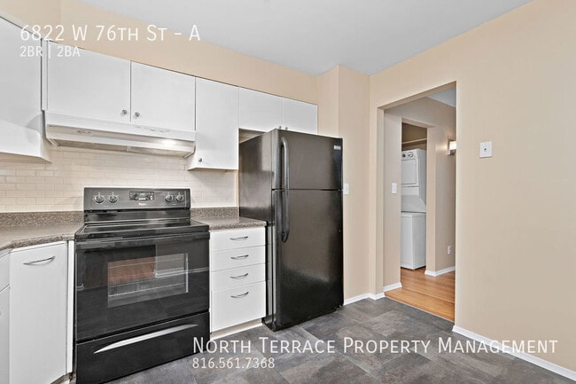 Building Photo - 2BR 2B with W/D and Hardwood Floors